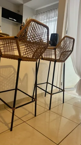 Vendo cadeiras altas para balcão e de decoração motivo mudança