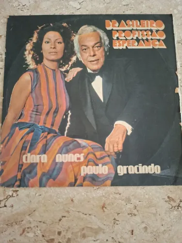 Disco Brasileiro Profissão Esperança (Clara Nunes e Paulo Gracindo)