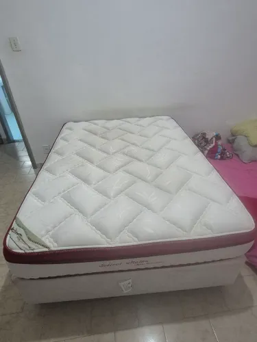 Cama com colchão molas ensacadas