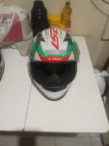 Capacete LS2 pouquíssimo tempo de uso