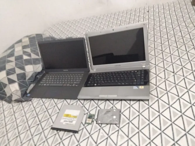 2 Notebooks para retirada retirada peças, Positivo Q232a, Samsung rv411 e um HD 500gb