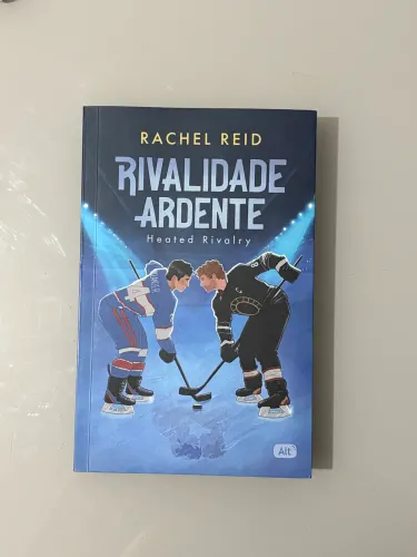 livro rivalidade ardente (heated rivalry) 