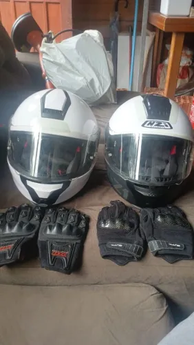 Capacete modular + Luvas esportivas
