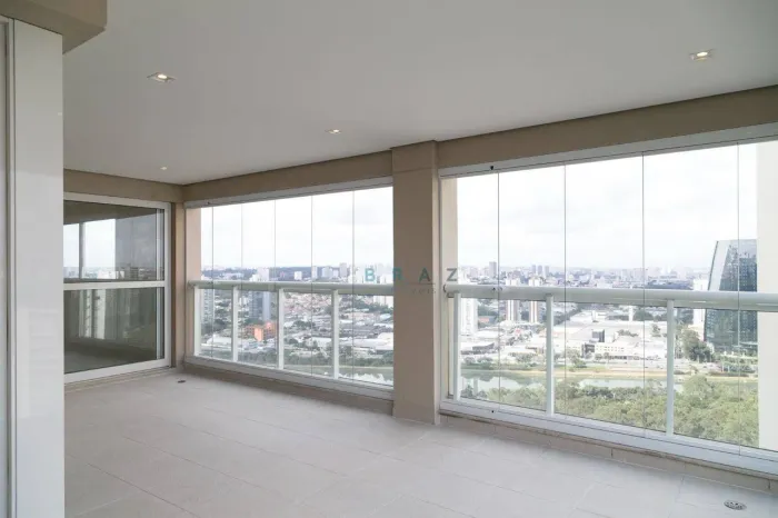 Apartamento reformado em andar alto no Condomínio Anauá  Panamby