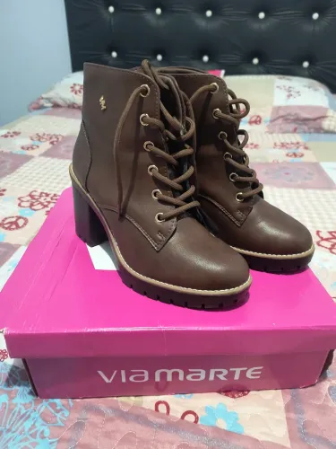 Bota coturno número 36