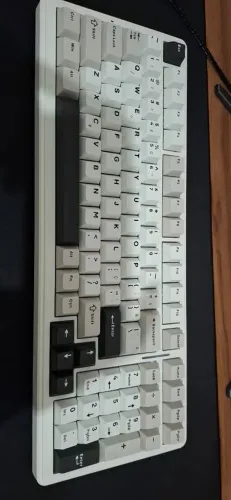 Teclado mecânico Aula F99 - 8000mAh, teclas reservas e switchs reservas (tem caixa)