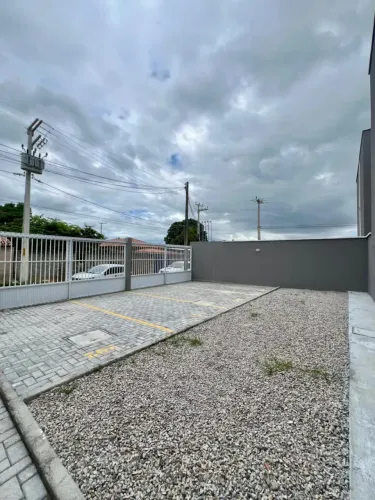 APARTAMENTO NO BARROCÃO PROX AO CENTER BOX COM QUINTAL E DOCUMENTAÇÃO GRATUITA