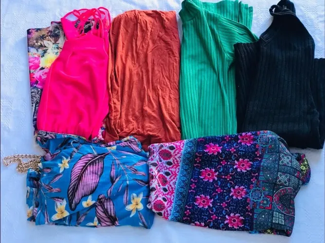 13 VESTIDOS TAMANHO M POR 100$