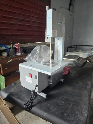 Maquina de cortar carne bancada