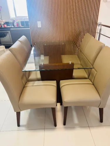 Mesa de jantar +6 cadeiras linda