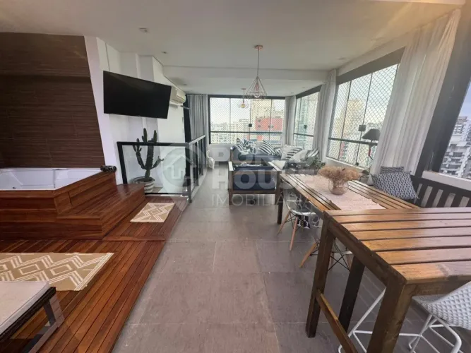Cobertura duplex à venda em Moema, 3 dormitórios, 2 suítes, 1 vaga, mobiliada