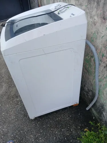 Máquina 11kg funciona. Com um pequeno problema pra vender ou trocar. Zap *