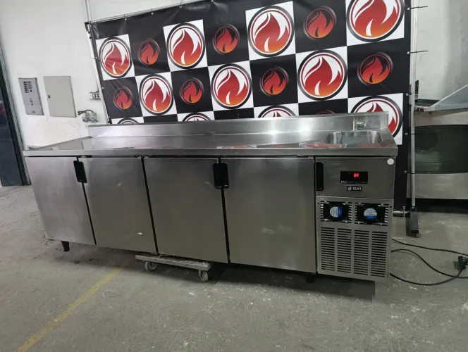 Balcão 2,54x70x90 refrigerado 4 portas 1 pia lado direito industrial todo no aço inox