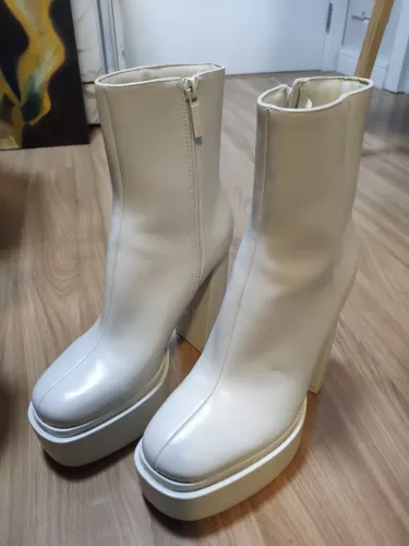 Bota Zara