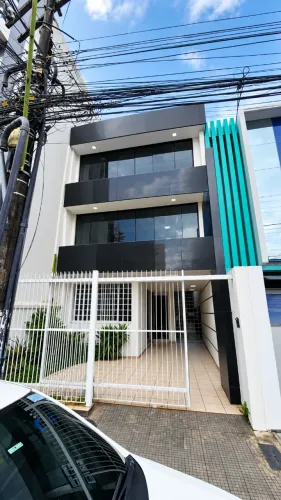 Vendo ou Alugo Prédio Comercial c/ 3 pisos e + de 10 Salas na Avenida Joaquim Nabuco Centr