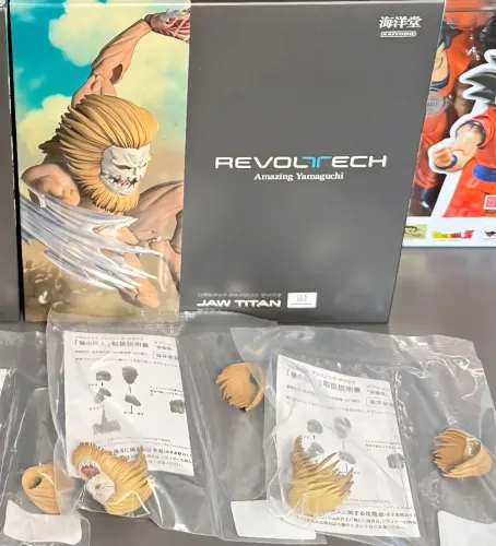 Revoltech titan mandíbula