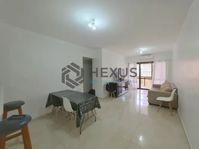 Apartamento com varanda e lazer a 200m da praia nas Pitangueiras, Guarujá