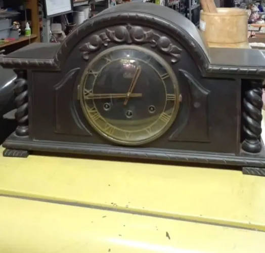 Vendo antigo relógio de mesa carrilhão com manual