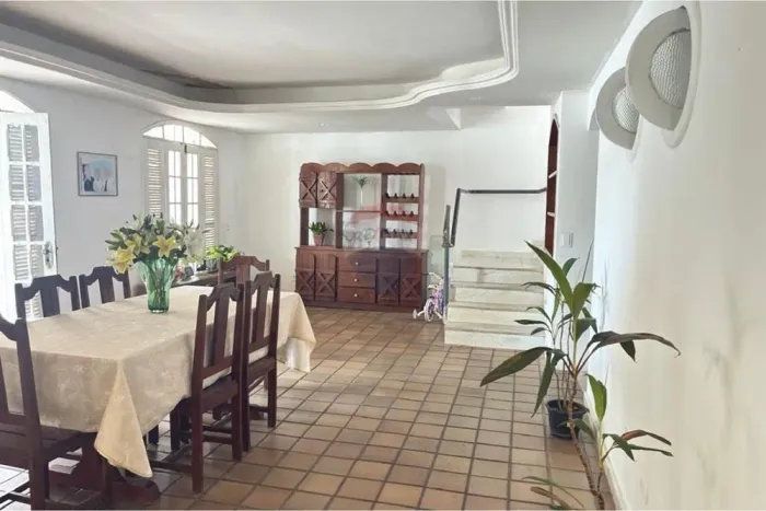 Casa ampla à venda em Campo Grande Recife