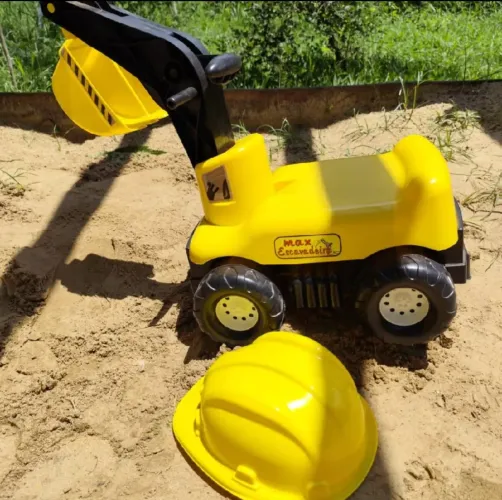 OFERTA CARRINHO ANDADOR ESCAVADEIRA COM CAPACETE