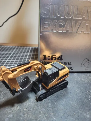 Excavadeira de controle remoto. 1/64