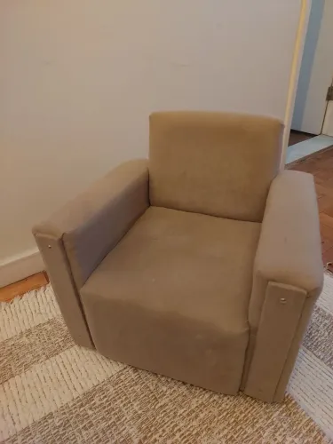 Mini poltrona/sofá infantil em tecido suede bege