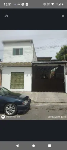 Casa com 2 casas e 1 ponto Comercial. Novo Aleixo. Próx. Av. Das torres.