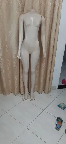 Vendo um manequim feminino