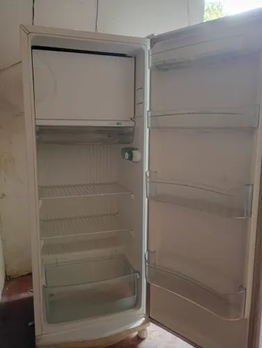 GELADEIRA À VENDA!