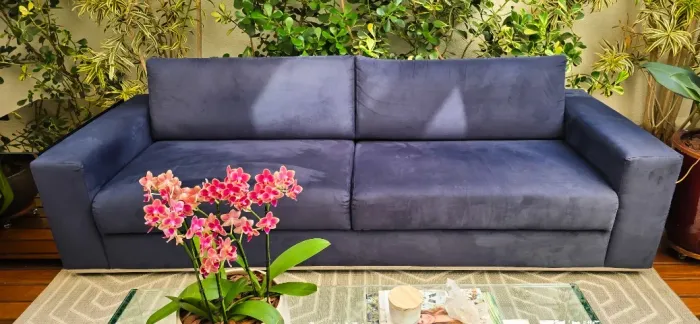 Sofá elegante 3 lugares suede azul marinho