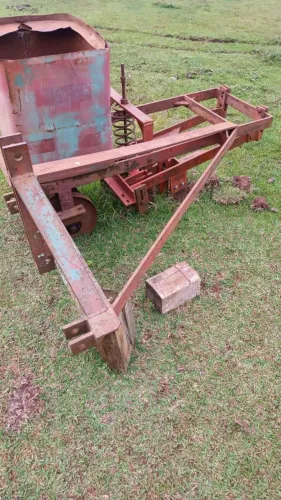 Vendo máquina de retirar grama para replantio