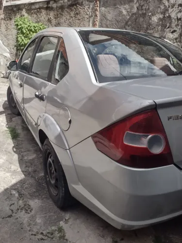 Ford Fiesta Sedan 1.0 8V Flex 4P 2010