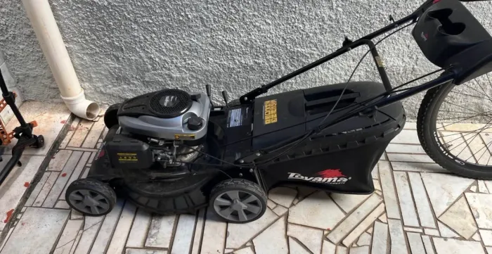 Triturador e carrinho de cortar grama 