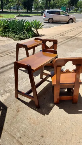 JOGO DE MESA E CADEIRA MONTESSORIANO