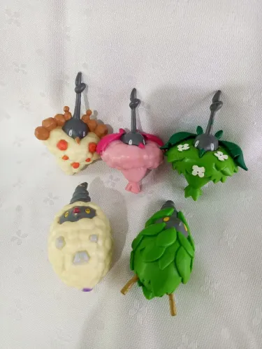 Combo Pokémon 2 Burmy e 3 wormadam originais Jakks pacific 