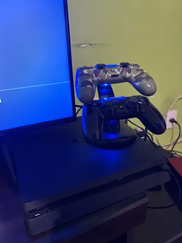 Ps4 1000gb 2 manete