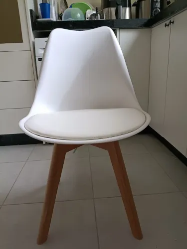 Cadeira de jantar Saarinen branca com assento estofado 