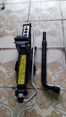 Macaco c/ chave de roda land Rover <br>Land rover original usado <br>$350