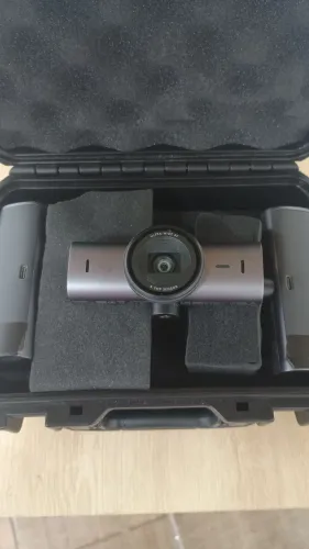 1câmera Logitech 4 k em perfeito estado 