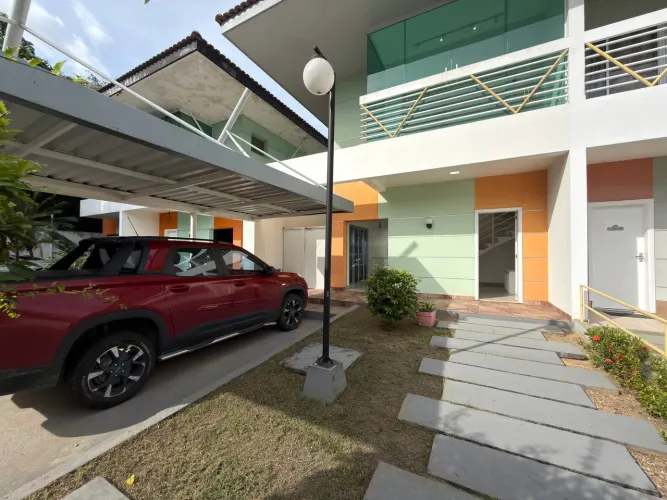 Alugo em Flores Casa dúplex com 3 quartos sendo 1 suíte ampla, sala de estar e jantar, pis