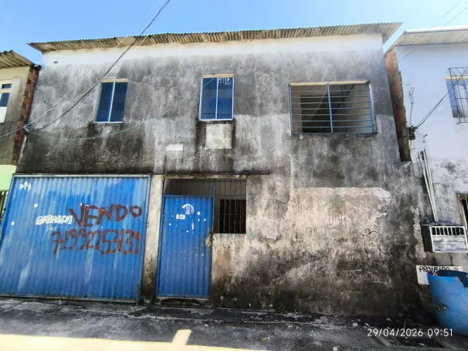 Vendo este prédio com 4 casas de aluguel.