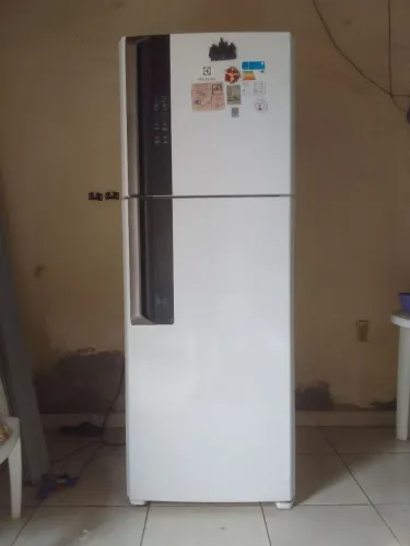 Vendo geladeira Eletrolux