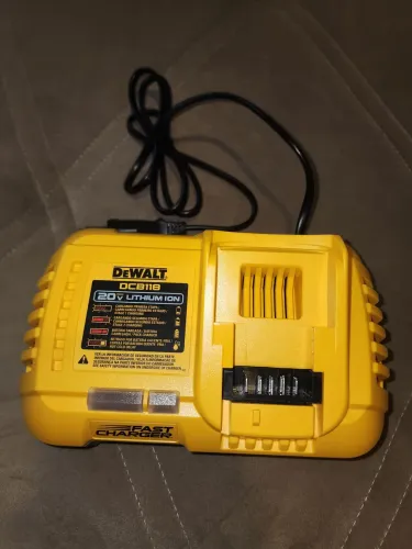CARREGADOR RÁPIDO DEWALT DCB118 FLEXVOLT MAX 220V 20V/60V LI-ION