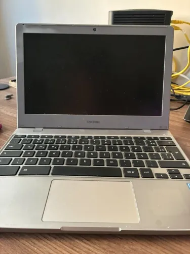 Samsung Chromebook 4 - Tela Perfeita (Detalhe Bateria) - Para estudos/trabalho