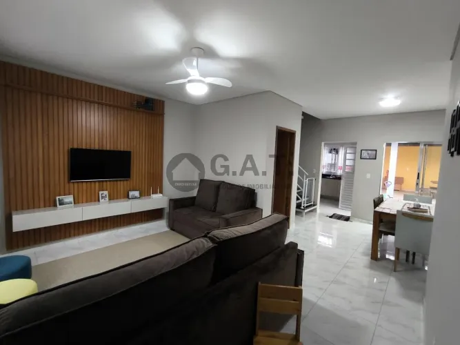 Casa à Venda em Ipero-SP, George Oeterer: 3 Quartos, 1 Suíte, 2 Salas, 1 Banheiro, 3 Vagas