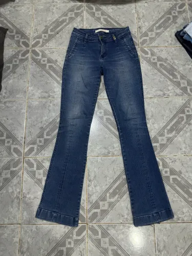 Calça flare jeans