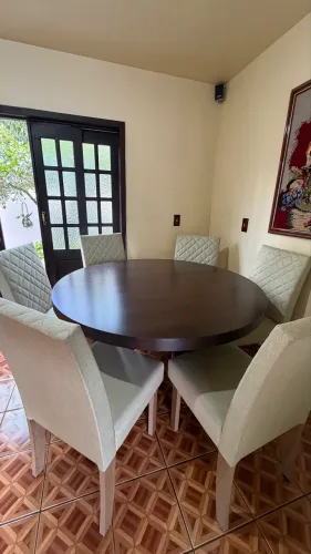 Mesa de Jantar Redonda com 6 Cadeiras Estofadas - Excelente Estado