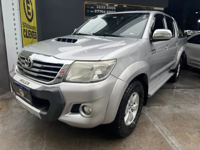 Toyota Hilux CD SRV 4X4 3.0 8V 116cv TB Diesel 2015