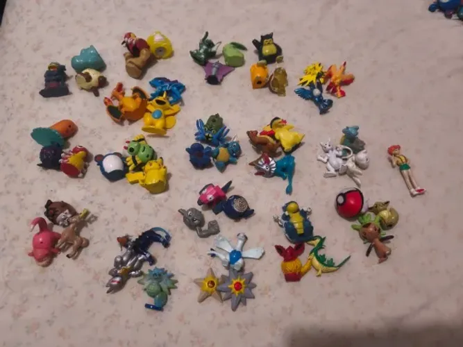 lote pokemon miniatura bootleg - 52 Peças (somente o lote)