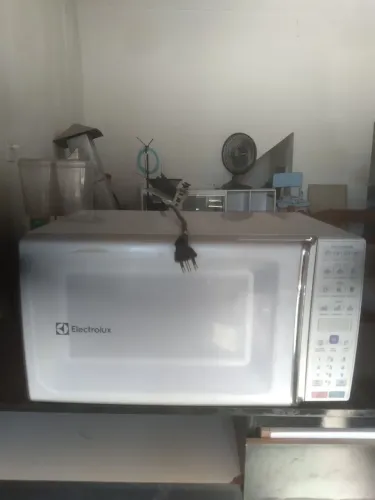 FORNO MICRO-ONDAS 36 LITROS ELECTROLUX.